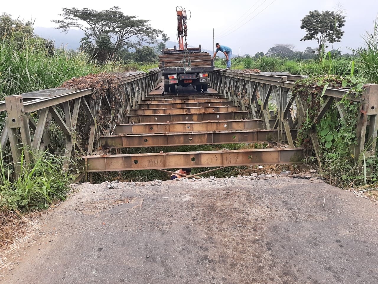 Reparan puente en Chacarita