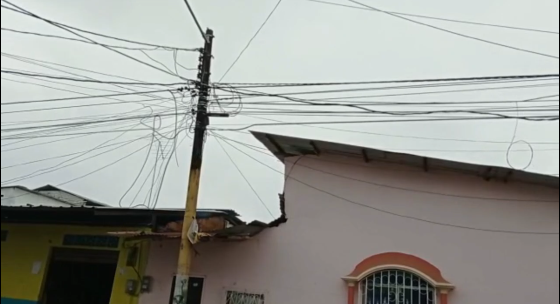 Tallarines de cables generan malestar a la ciudadania