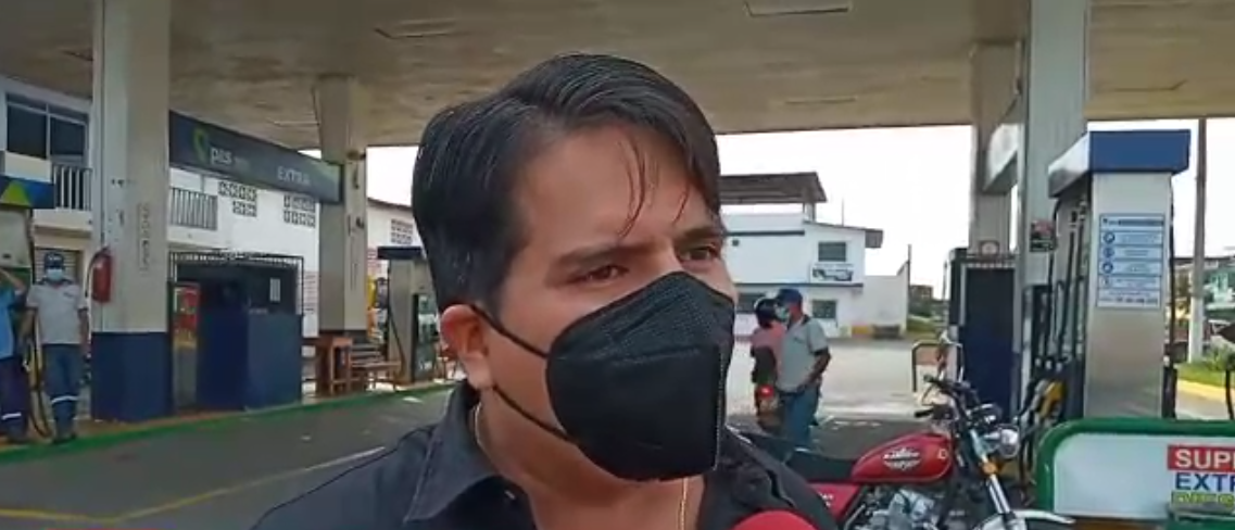 JEFE POLITICO DE VENTANAS HACE RECORRIDO EN GASOLINERAS DEL CANTÓN.